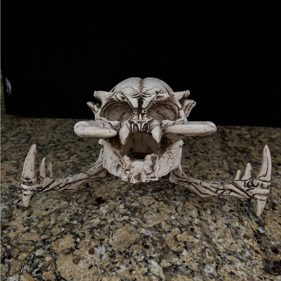 Other - Predator skull Yautja Trophy from Alien vs. Predator and Predator movies Resin